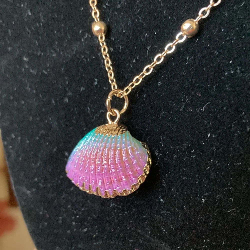 Natural Painted Shell Charm Pendant Purple and Green Gold Chain Link Necklace - Picture 8 of 12